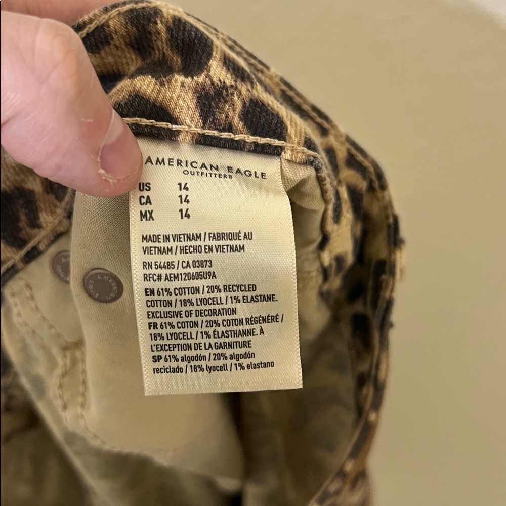 American Eagle Leopard Print Jort Denim Jean Shorts Women’s 14 - Picture 6 of 6